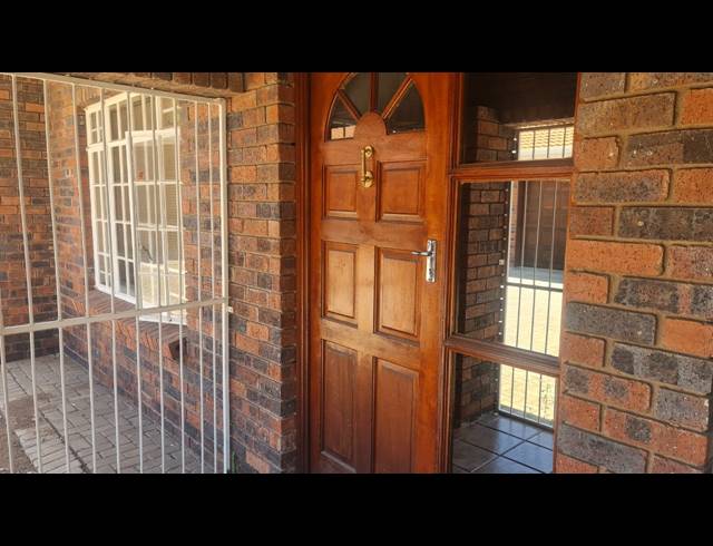 3 BEDROOM TOWNHOUSE FOR SALE IN BO-DORP